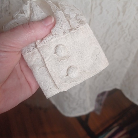 Boho Lace Top with Buttons in the Back. - Picture 4 of 8